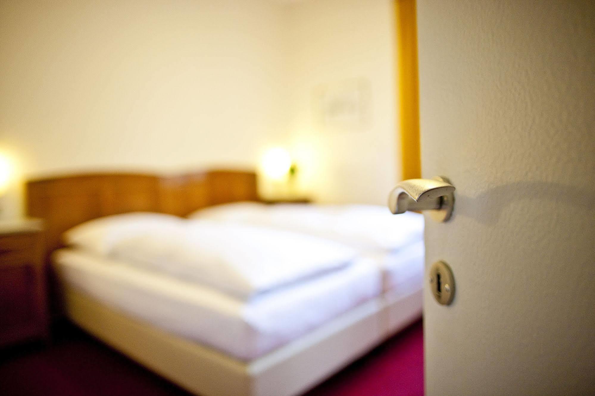 Hotel Tyrol Ora / Auer Экстерьер фото